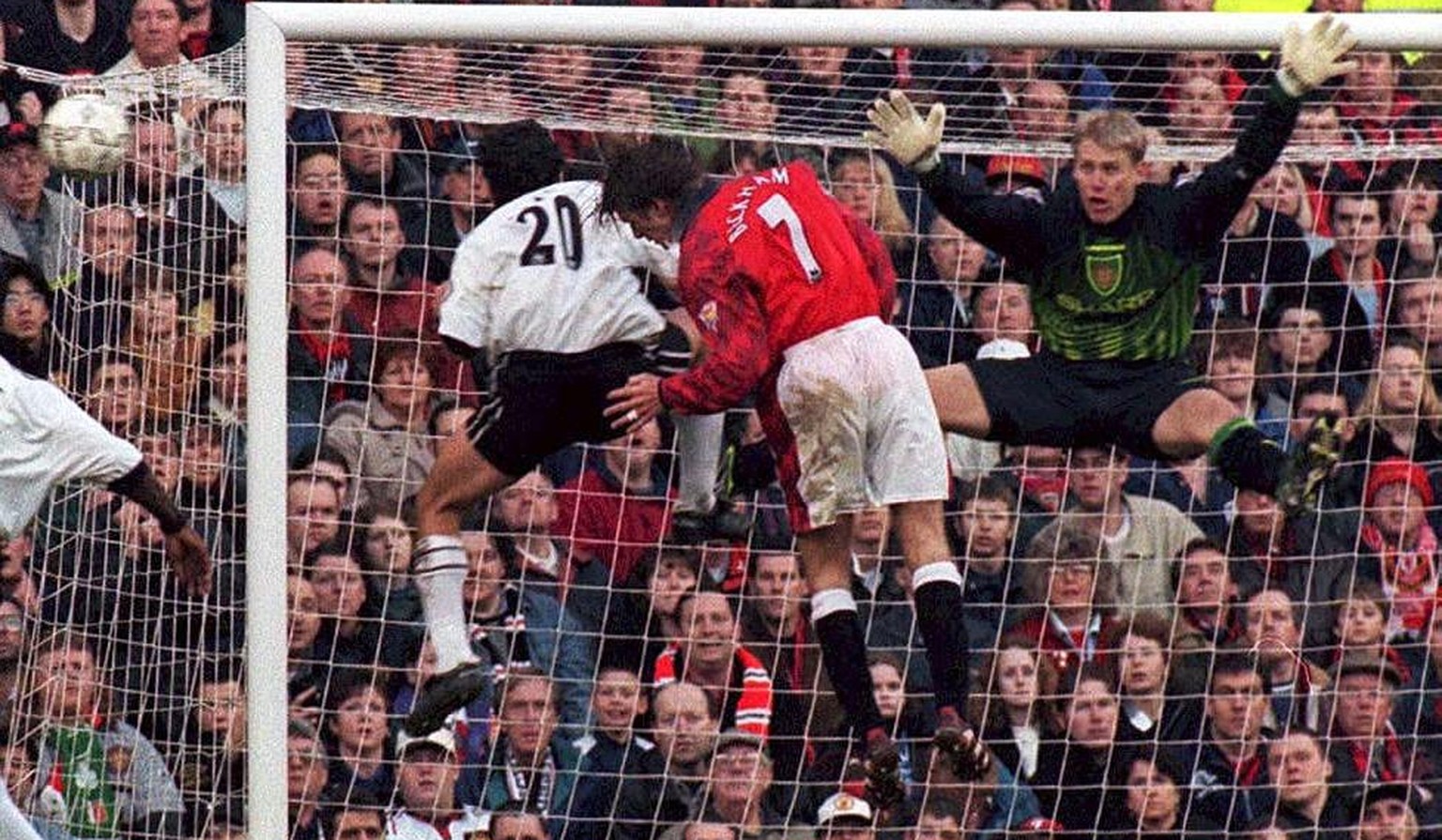 PAP11-19980221-MANCHESTER, UNITED KINGDOM: Manchester United goalkeeper Peter Schmeichel (R) saves a shot from Derby&#039;s Stefano Eranio (L) during the Premiership match at Old Trafford, 21 February ...