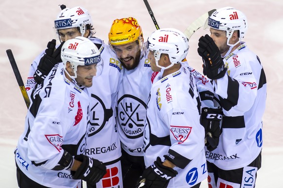 Les joueurs luganais laissent eclater leur joie, lors du match du championnat suisse de hockey sur glace de National League LNA, entre le Geneve Servette HC et le HC Lugano, ce samedi 18 septembre 202 ...