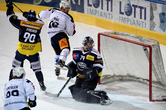 Zug's player Raphael Diaz center make the 1 - 1 goal, during the preliminary round game of National League Swiss Championship 2018/19 between HC Ambri Piotta and EV Zug, at the ice stadium Valascia in Ambri, Switzerland, Friday,  February 01, 2019. (KEYSTONE/Ti-Press/Samuel Golay)