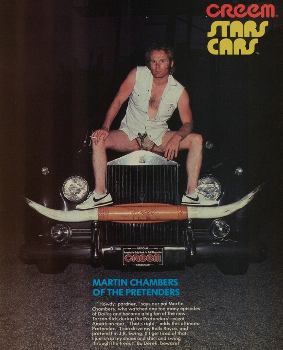 "Stars Cars" von CREEM Magazine – Musikstars der 80er mit ihren Autos. 

https://www.creem.com/search?q=star%27s+cars