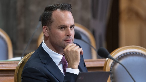 Staenderat Damian Mueller, FDP-LU, verfolgt die Debatte an der Sommersession der Eidgenoessischen Raete, am Montag, 10. Jun i 2024, in Bern. (KEYSTONE/Peter Schneider)
