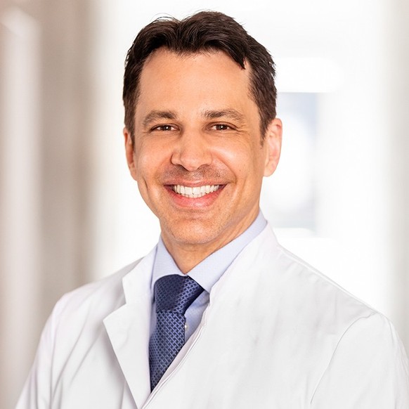 Dr. med. Jürg Häcki, Gründer der Lucerne Clinic, Facharzt FMH für Plastische, Rekonstruktive und Ästhetische Chirurgie