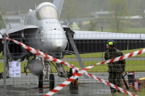 Schweizer Flugplätze müssen länger auf ein neues Radarsystem warten.