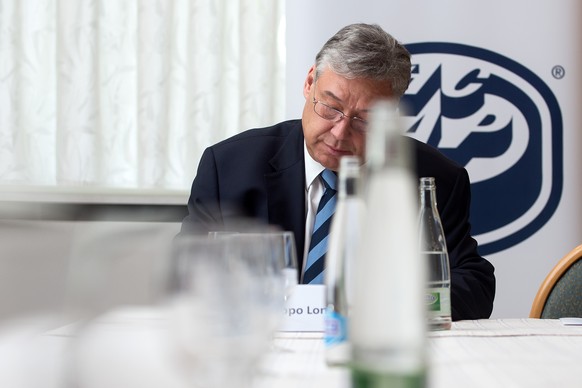 Filippo Lombardi, Praesident des HC Ambri-Piotta, anlaesslich einer Pressekonferenz zur Praesentation des neuen Sportchefs Paolo Duca (nicht im Bild), an einer Medienkonferenz des HC Ambri-Piotta, am  ...