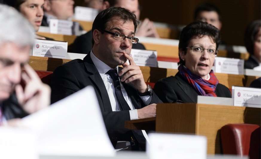 ARCHIV --- ZU DEN ANSTEHENDEN UMWAELZUNGEN BEIM FC BASEL STELLEN WIR IHNEN FOLGENDES BILD ZUR VERFUEGUNG --- Barbara Bigler, right, Chief Operating Officer of Swiss soccer club FC Basel and Georg Heit ...