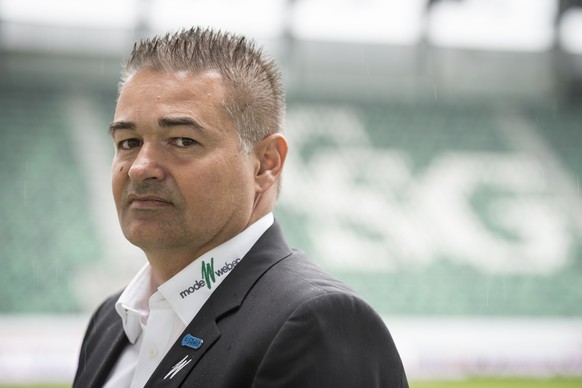 Christian Stuebi, Sportchef des FC St. Gallen, posiert vor dem Spiel gegen den FC Thun, am Mittwoch, 20. Mai 2015, in der AFG Arena in St. Gallen. Der bisherige Sportchef Heinz Peischl und der FC St.  ...