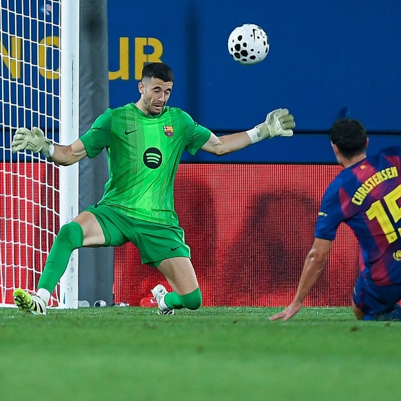 FC Barcelona, Barca v COMO 1907. JOHAN CRUYFF STADIUM ,BARCELONA. Aug 10,2025 FC BARCELONA vs COMO 1907 Aug 10,2025 Joan Garcia 1 goalkeeper of FC Barcelona during the match between FC Barcelona and C ...