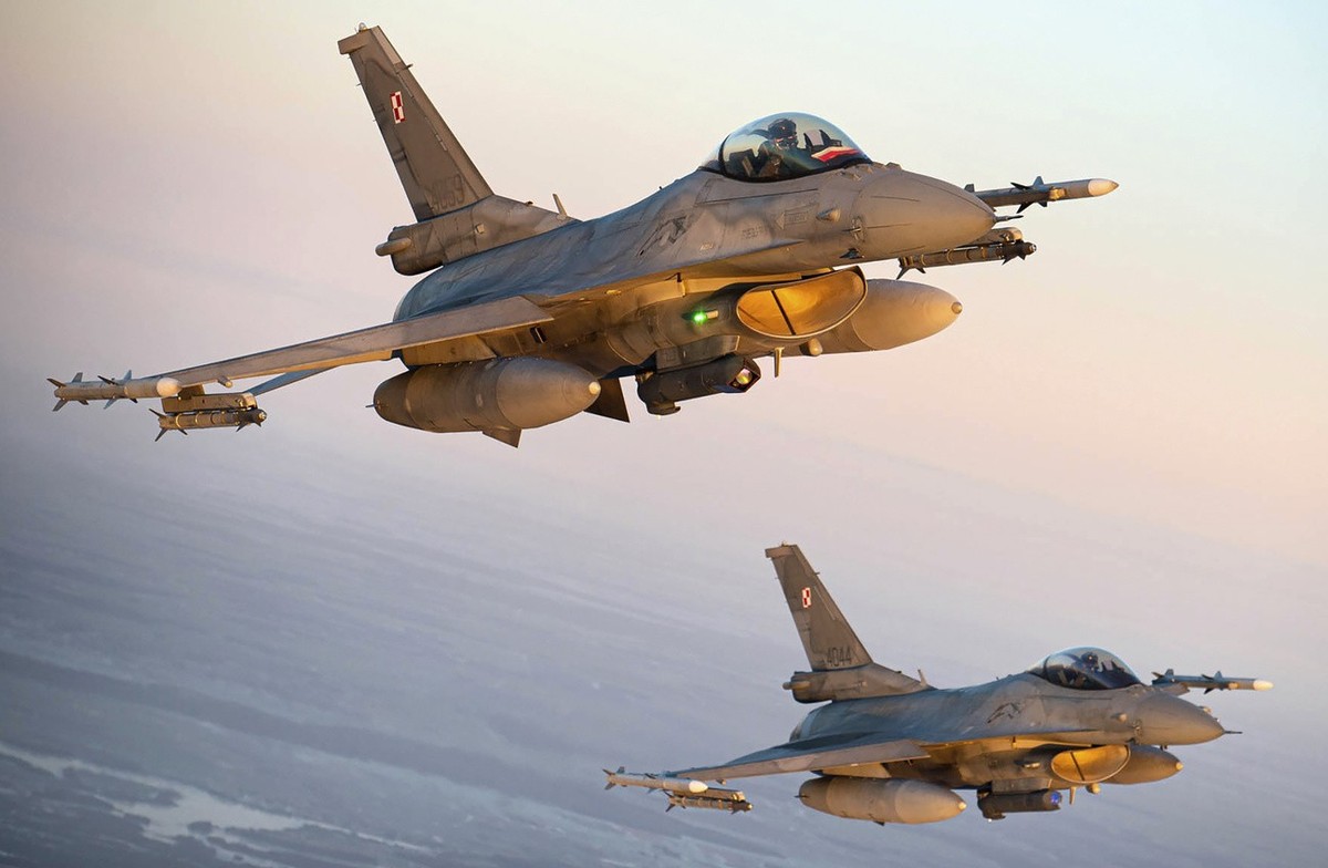 Des F-16 de l'aviation militaire lituanienne.