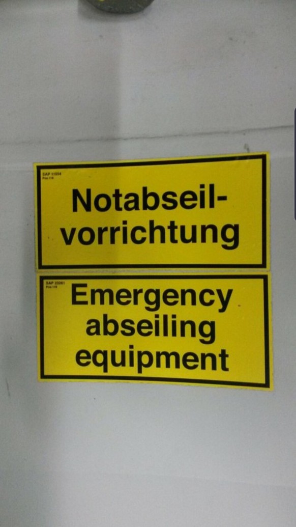 You just go straight the Stäge ufe. PS: Abseiling auf Englisch gibt es wirklich. Es heisst ... abseilen. Wirklich! Google es.