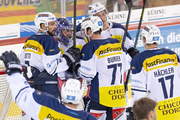 Ambris Spieler jubeln ueber den Sieg nach dem Meisterschaftsspiel der National League, zwischen den SCL Tigers und dem HC Ambri-Piotta am Dienstag 14. September 2021, im Ilfisstadion in Langnau. (KEYS ...