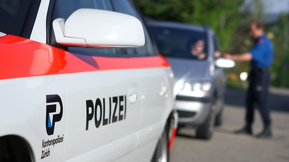 Ehemann löscht Familie aus: Die Kantonspolizei Zürich findet vier Tote in einer Wohnung in Affoltern am Albis. (Symbolbild)