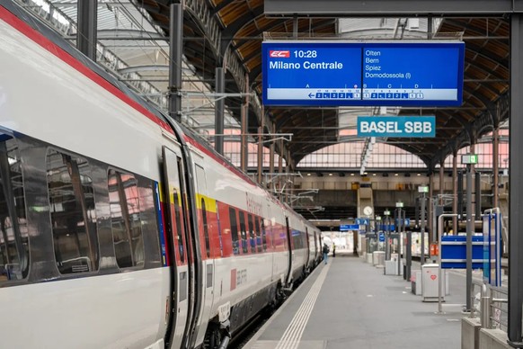 SBB Bahnhof: Auf den neuen Perronanzeigern werden mehr Informationen dargestellt.