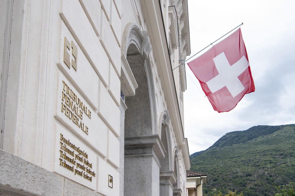 Das Bundesstrafgericht in Bellinzona am Montag, 19. August 2024. Die Strafkammer des Bundesstrafgerichts hat mit der Befragung der Mutter eines zum Islam konvertierten Genfers begonnen, der sich der T ...