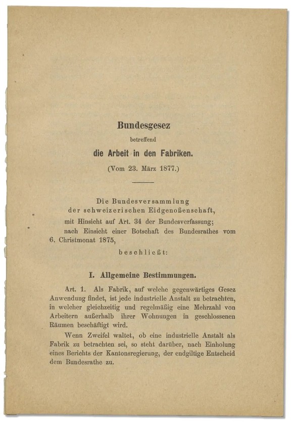 Das Fabrikgesetz von 1877 regelt erstmals die Fabrikarbeit auf nationaler Ebene und verbietet die Arbeit von Kindern unter 14 Jahren.
https://www.fedlex.admin.ch/eli/fga/1877/2_483_113_/de