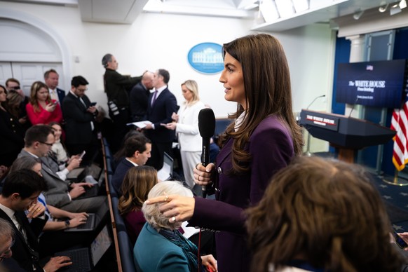 epa11859030 CNN Correspondent Kaitlan Collins does a stand-up shortly before White House Press Secretary Karoline Leavitt arrived for a press briefing at the White House in Washington, DC, USA, 28 Jan ...