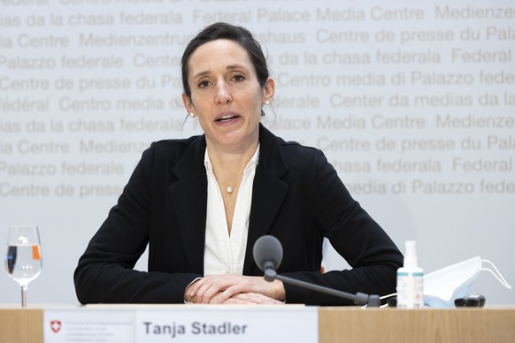 Tanja Stadler, Praesidentin, National COVID-19 Science Task Force, spricht waehrend einer Medienkonferenz zur aktuellen Situation des Coronavirus, am Dienstag, 28. Dezember 2021 in Bern. (KEYSTONE/Pet ...