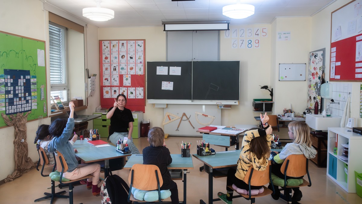 Lehrkr-ftemangel-ad-Immer-mehr-Menschen-melden-sich-f-r-Ausbildung-an