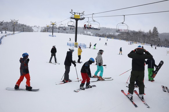 epa09006658 People on the ski slope in Bialka Tatrzanska, in Tatra Mountains, southern Poland, 12 February 2021, amid the ongoing pandemic of the COVID-19 disease caused by the SARS-CoV-2 coronavirus. ...