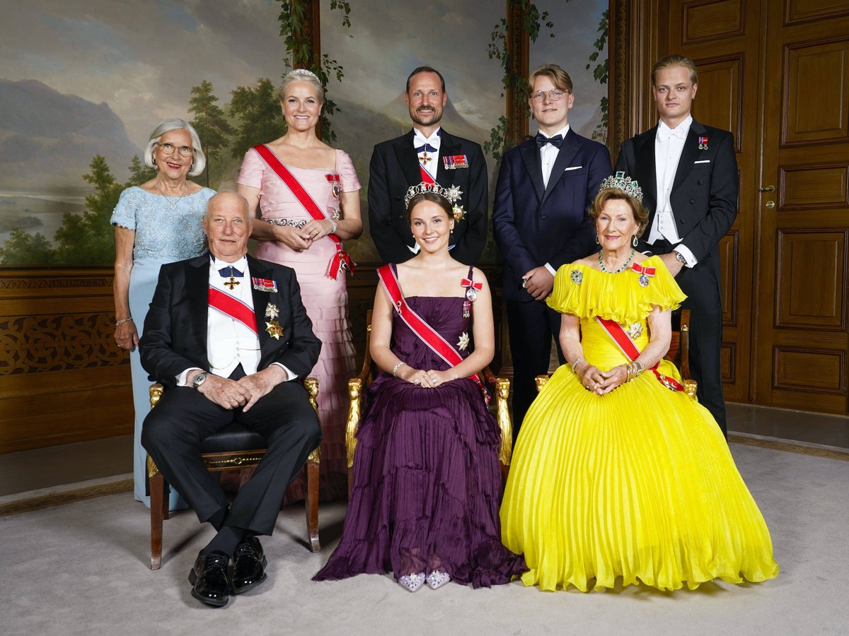 Prinsesse Ingrid Alexandras myndighetsdag feires med gallamiddag pa slottet Oslo 20220617. Prinsesse Ingrid Alexandra og kongefamilien pa slottet i Oslo fredag. Marit Tjessem, kronprinsesse Mette-Mari ...