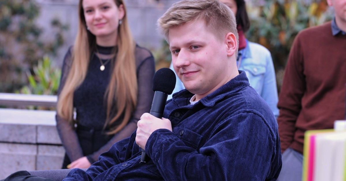 Satiriker El Hotzo steht erneut vor Gericht – wegen Trump-Posts