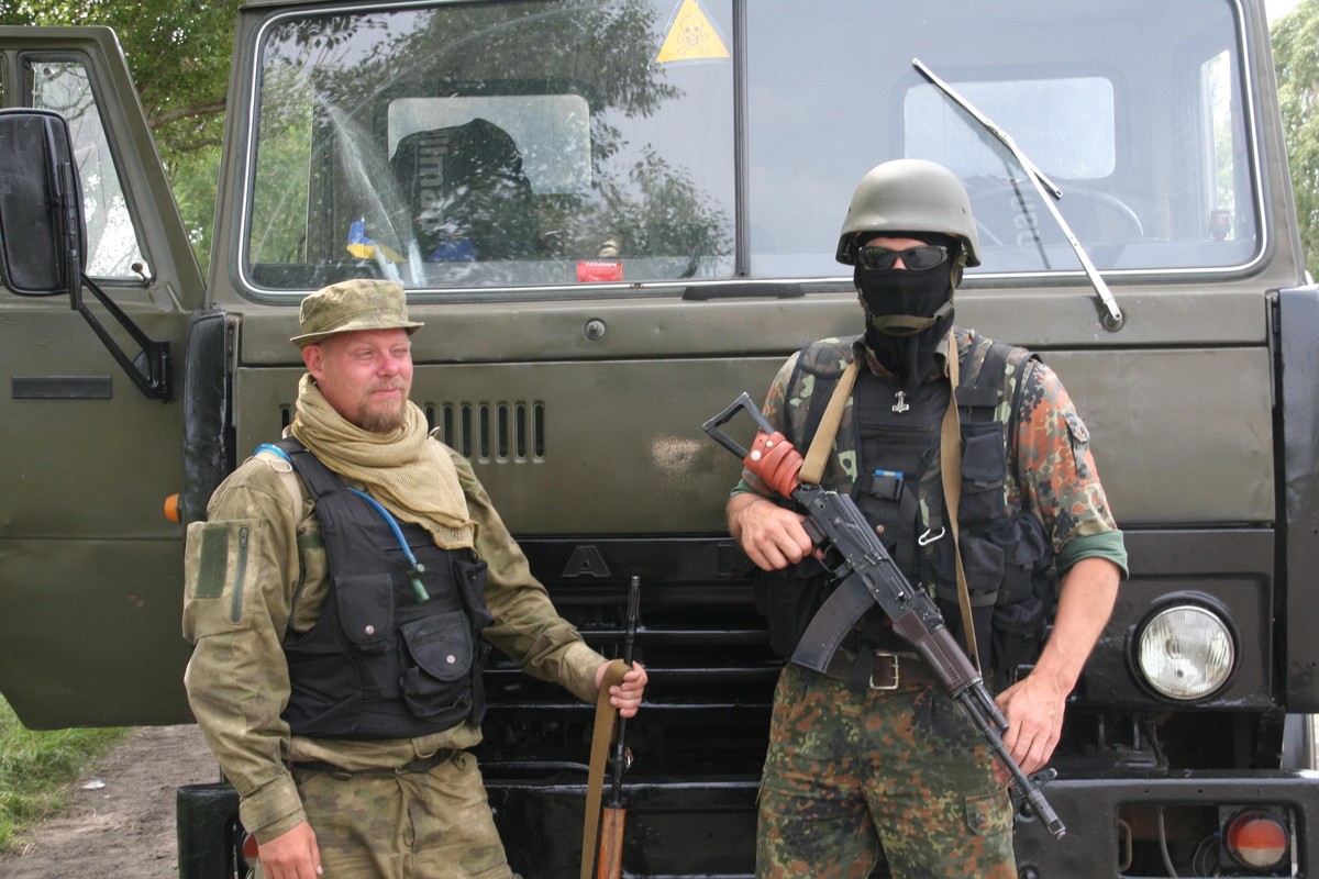 Mikael Skillt (left) and "Mikola" (right), Swedish volunteers in the Azov Battalion
https://commons.wikimedia.org/wiki/User:Carl_Ridderstr%C3%A5le
https://creativecommons.org/licenses/by-sa/ ...