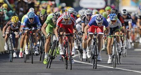 Schweizer Lichtblick: Michael Albasini (rechts, grün-weiss-blauer Helm) schrammt nur knapp am Podest vorbei.