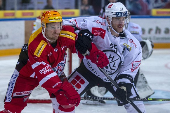 SC Rapperswil-Jona Lakers PostFinance Top Scorer Roman Cervenka, links, gegen HC Lugano Verteidiger Mirco Mueller waehrend dem Eishockey-Meisterschaftsspiel der National League zwischen den SC Rappers ...