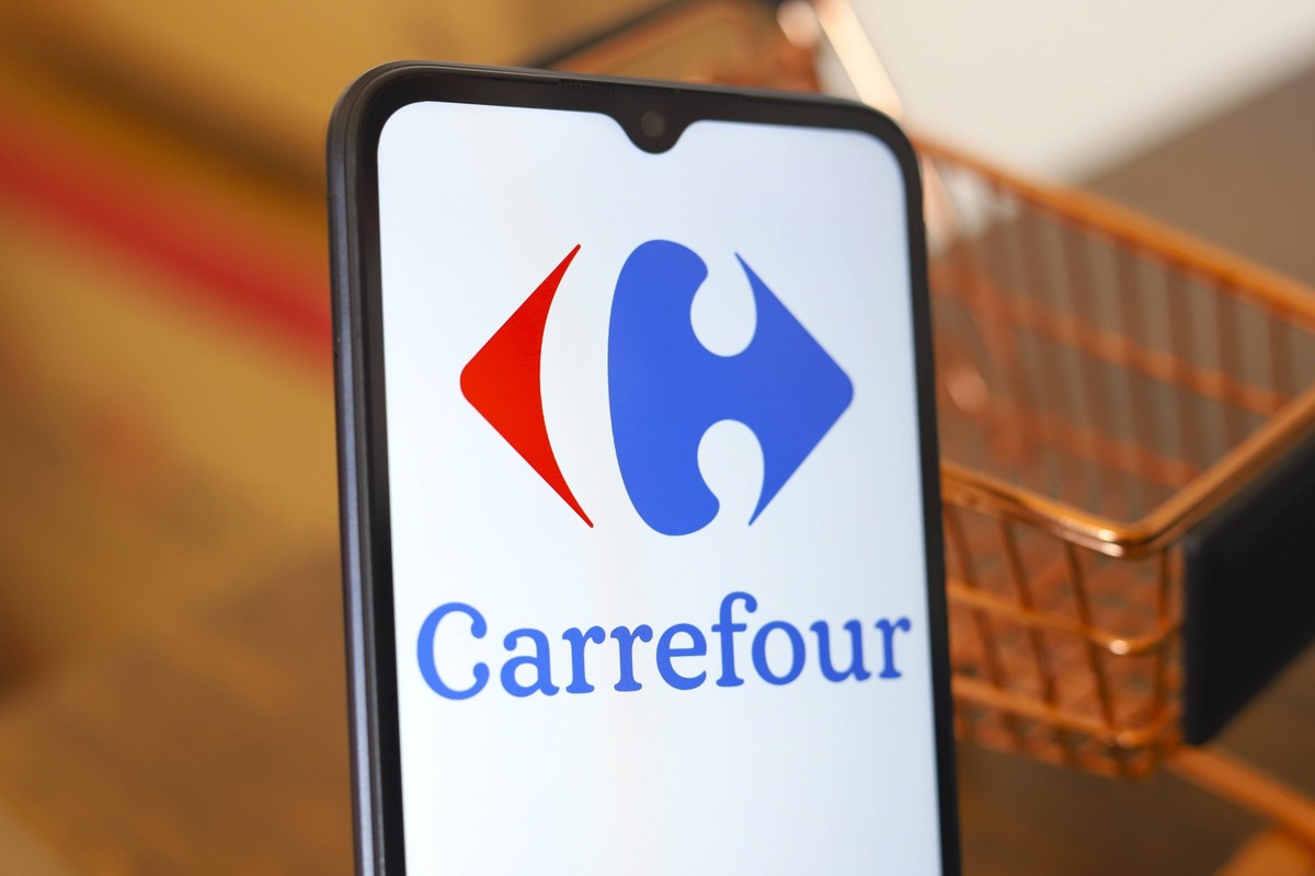 Carrefour CEO Says Company Will Stop Selling Meat From Mercosur The Carrefour logo appears on the screen of a smartphone next to a miniature shopping cart in Reno, United States, on November 26, 2024. ...