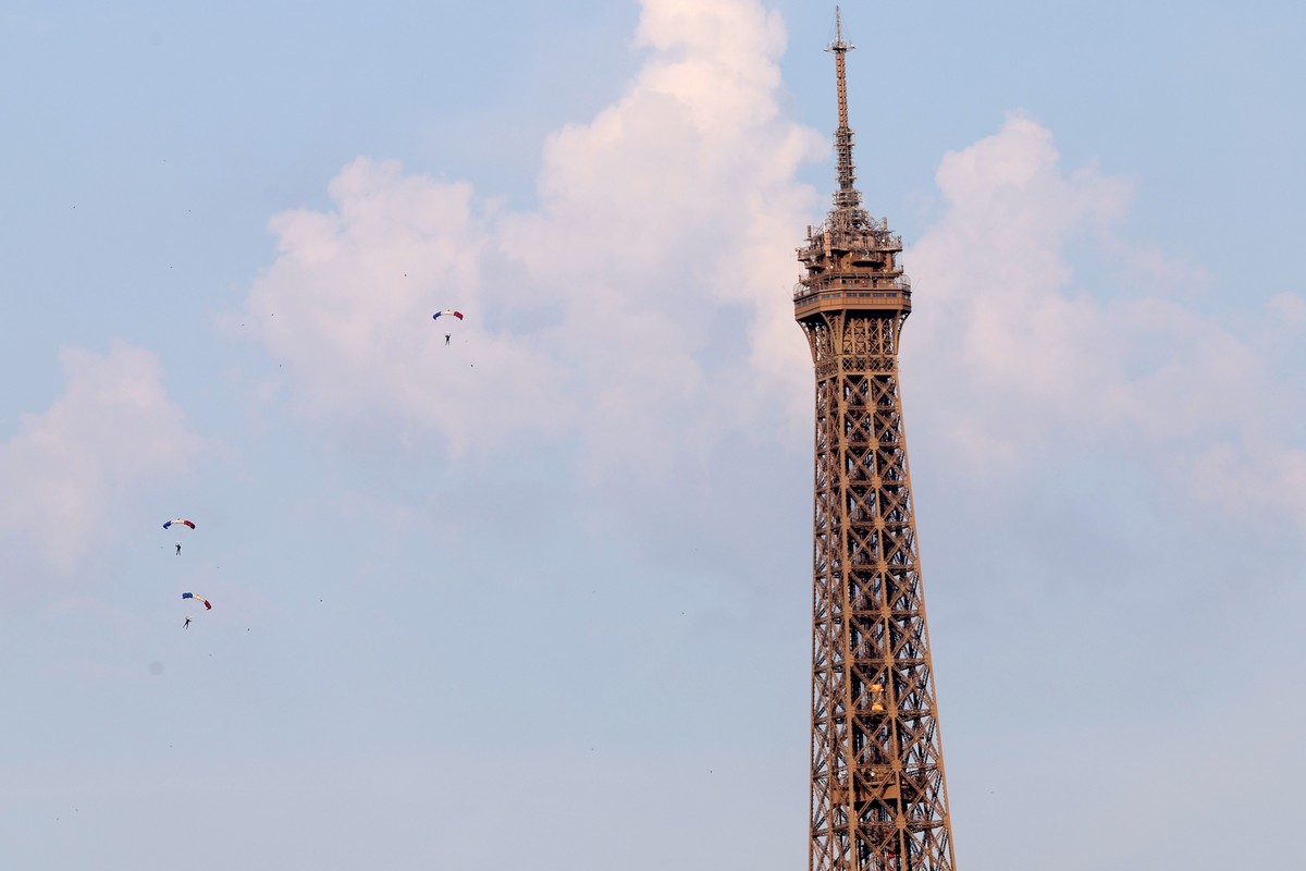 epa13109862 French army paratroopers glide past the Eiffel Tower ahead of the Bastille Day military parade, in Paris, France, 14 July 2026. France's national holiday, or Bastille Day, is celebrat ...