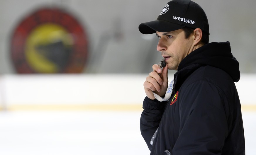 Der neue Trainer des SC Bern, Mario Kogler, waehrend seinem ersten Training mit dem SC Bern, am Dienstag, 1. Dezember 2020 in der Postfinance Arena in Bern. Don Nachbaur hat dem SCB mitgeteilt, dass e ...