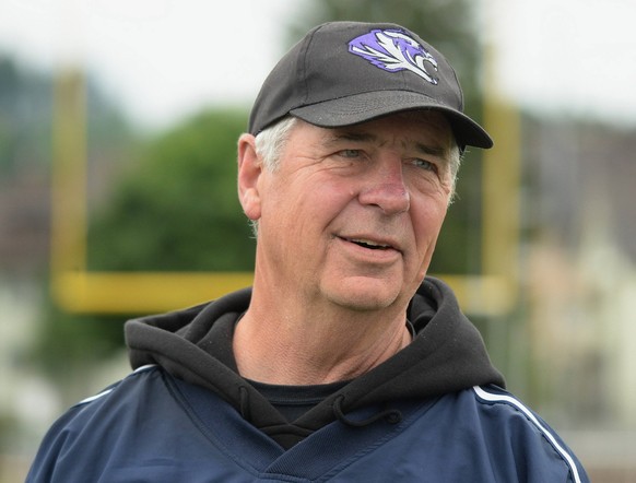 5-06-2021 - American Football - WARRIORS vs TIGERS U19 - former NFL, American Football Herren, USA Detroit Lions LB coach Don Clemons on the Tigers bench during the U19 game in Winterthur against Warr ...