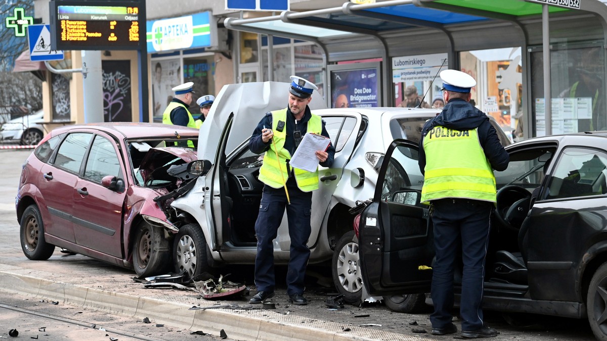 Driver allegedly deliberately drove into a group of people in Poland Navalnaya says emotional farewell ++ Orchestra plays Sinatra’s “My Way”
