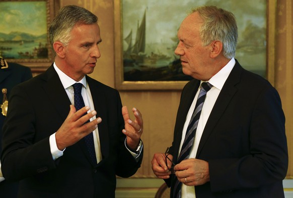 Mit Didier Burkhalter (l.) und Johann Schneider-Ammann wäre die FDP im Bundesrat gegenüber einer Mitte-Allianz übervertreten.