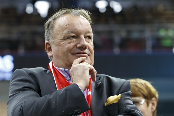 Rene Stammbach, President of Swiss Tennis, waits, during the third single tennis match of the Fed Cup World Group Semifinal match between Belarus and Switzerland, in Minsk, Belarus, Sunday, April 23,  ...