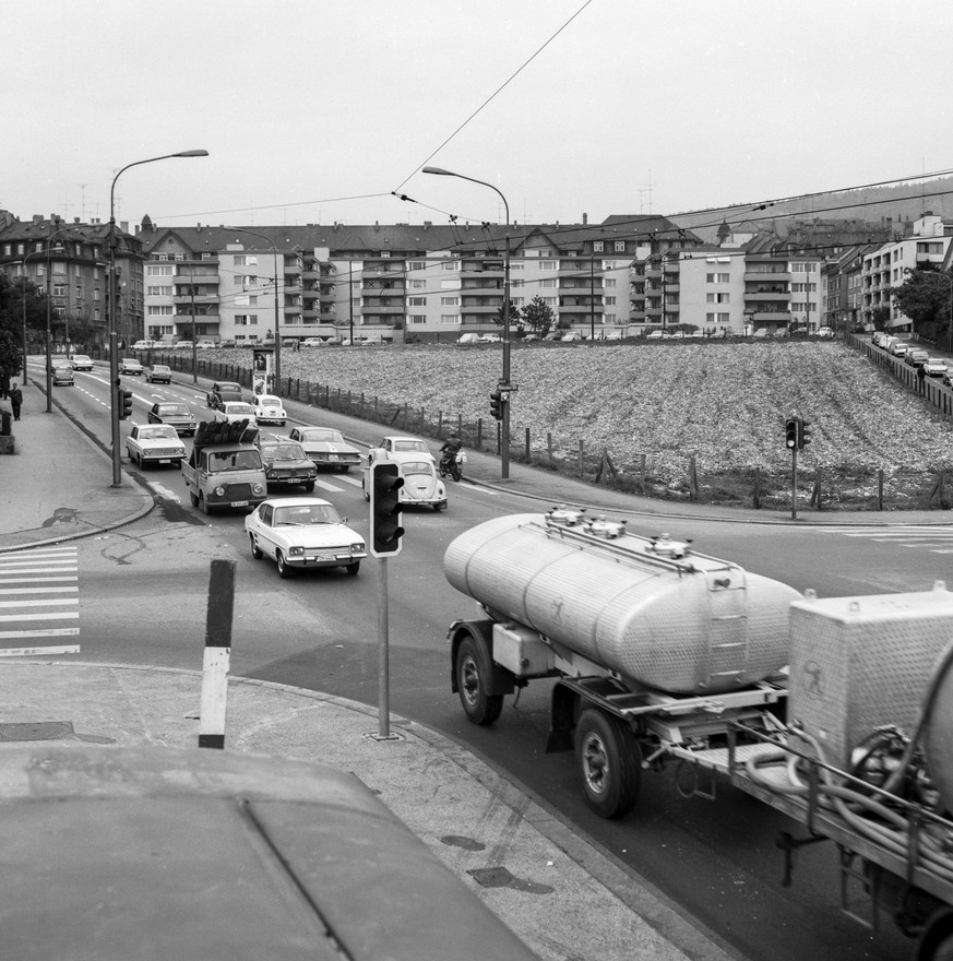 Die landwirtschaftliche Anbauflaeche im Strassendreieck Kornhaus-, Nord- und Kronenstrasse in Zuerich, aufgenommen am 27. Oktober 1970. (KEYSTONE/PHOTOPRESS-ARCHIV/Fritz Grunder)