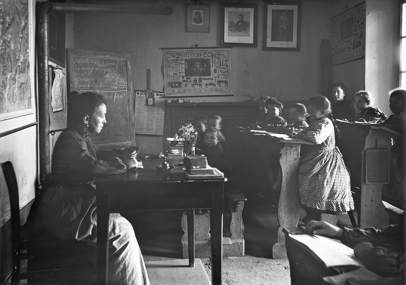In Ticino, dialects were forbidden at school.  Italian was learned there.  A schoolroom in Ticino around 1920. Photography by Rudolf Zinggeler-Danioth.  https://permalink.nationalmuseum.ch/10033366 ...
