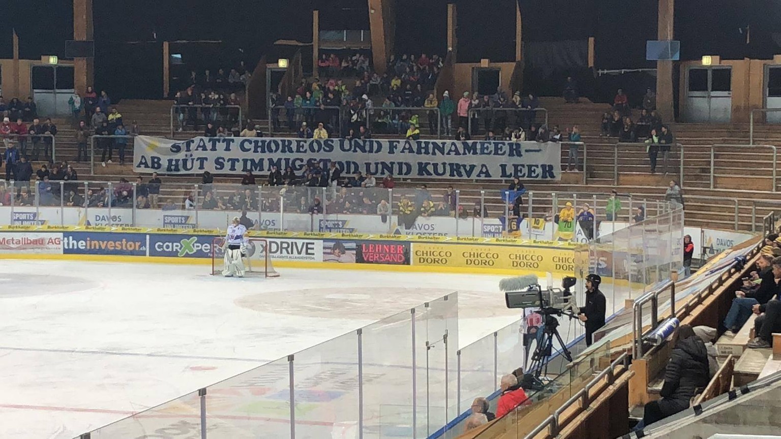 Die leere Ostkurve in der Vaillant Arena beim Spiel gegen Rapperswil.