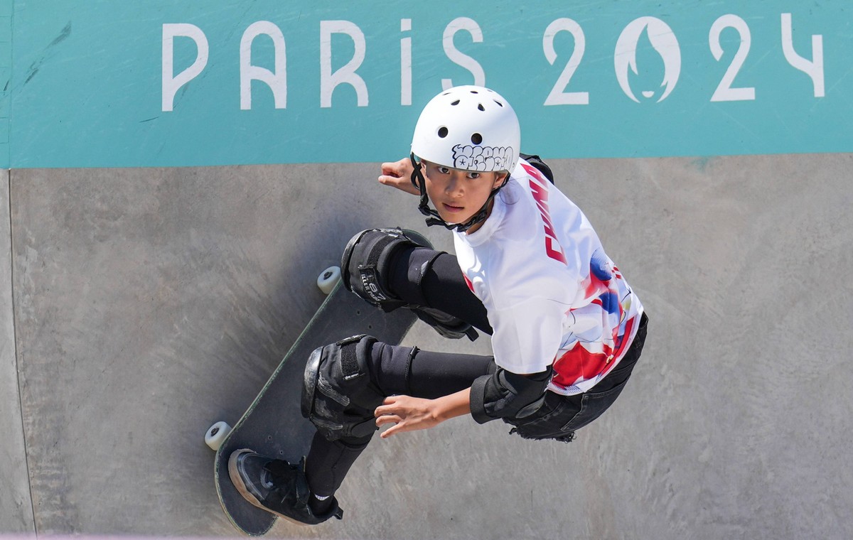 240806 -- PARIS, Aug. 6, 2024 -- Zheng Haohao of China competes during the women s park prelims of skateboarding at the Paris 2024 Olympic Games, Olympische Spiele, Olympia, OS in Paris, France, Aug.  ...