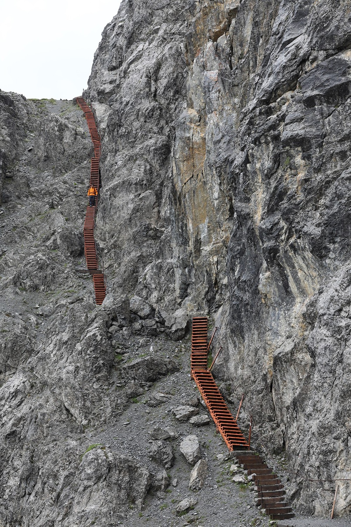 Tritt Latschüelfurgga Rauszeizt Wandern Schweiz Treppen