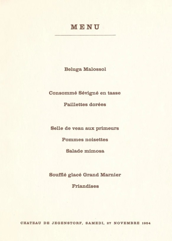 Die Menükarte (Ausschnitt) für das Abendessen im Schloss Jegenstorf. Zu Trinken gab es Champagner (Heidsieck &amp; Co. Dry Monopole brut 1947) und Rotwein (Château Latour Pauillac M. C. 1934).