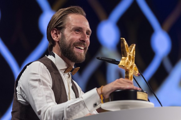 epa06733943 Swiss singer Marco Kunz (a.k.a. Kunz) wins in the Rock/Pop category the 44th Prix Walo Awards ceremony in Zurich, Switzerland, 13 May 2018. Prix Walo are the most important awards in Swiss ...