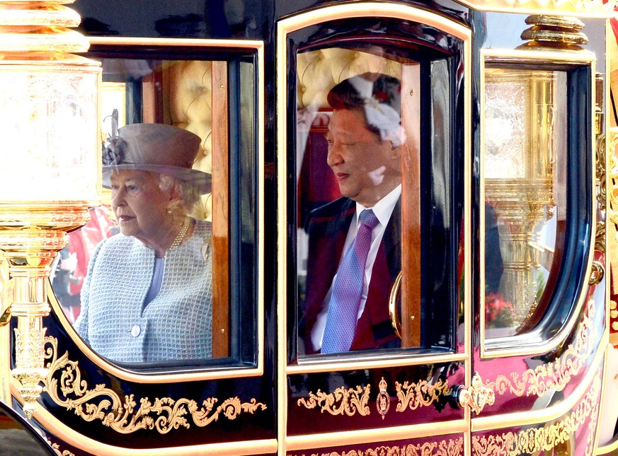 In der Kutsche mit der Queen: Chinas Präsident Xi Jinping.<br data-editable="remove">
