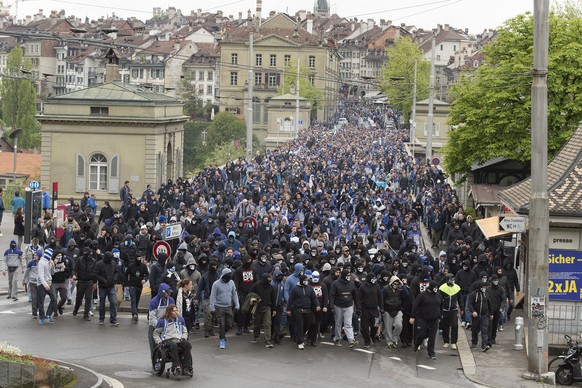 Vor dem Cupfinal: FCZ-Marsch durch Bern.