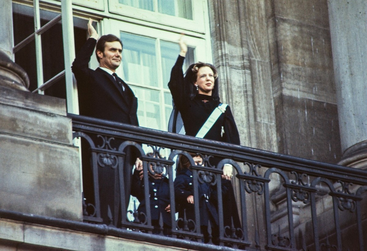 DANMARK KÖPENHAMN 1972-01-14 Queen Margrethe of Denmark and Prince Henrik after her coronation at the Amalienborg Palace. KÖPENHAMN DANMARK x36100x *** DANMARK KÖPENHAMN 1972 01 14 Queen Margrethe of  ...