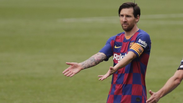 Barcelona&#039;s Lionel Messi gestures during a Spanish La Liga soccer match between RC Celta and Barcelona at the Balaidos stadium in Vigo, Spain, Saturday, June 27, 2020. (AP Photo/Lalo Villar)