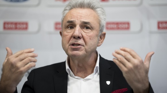 Urs Kessler, Praesident Swiss Ice Hockey Federation spricht ueber seine Bilanz nach 100 Tagen im Amt an der Medienkonferenz der Swiss Ice Hockey Federation (SIHF) am Mittwoch, 3. Dezember 2025 im Hote ...