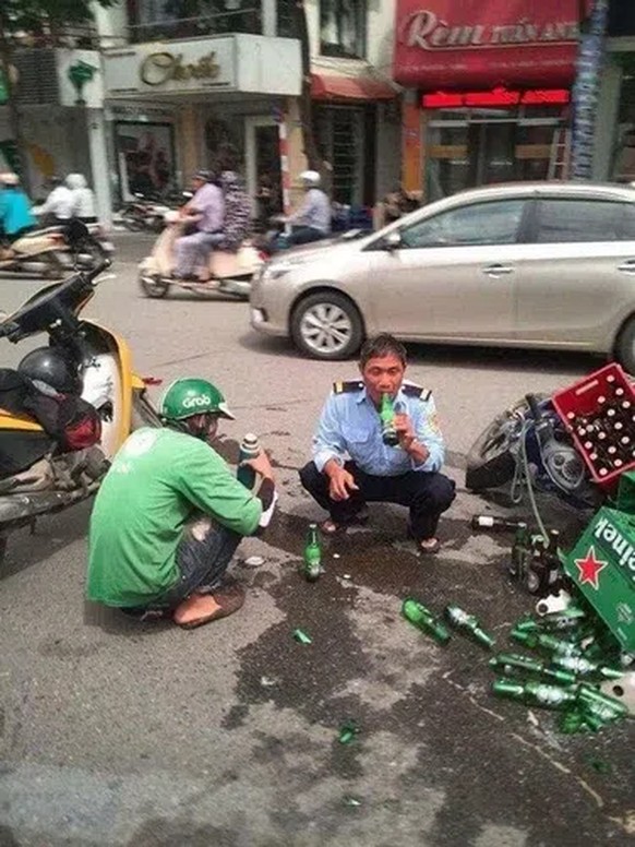Fertig langes Wochenende! Zur Aufmunterung gibt&#039;s 23 lustige Fails ð\nWin weil Heineken kaputt geht, Fail weil sie es dennoch trinken?ð¤