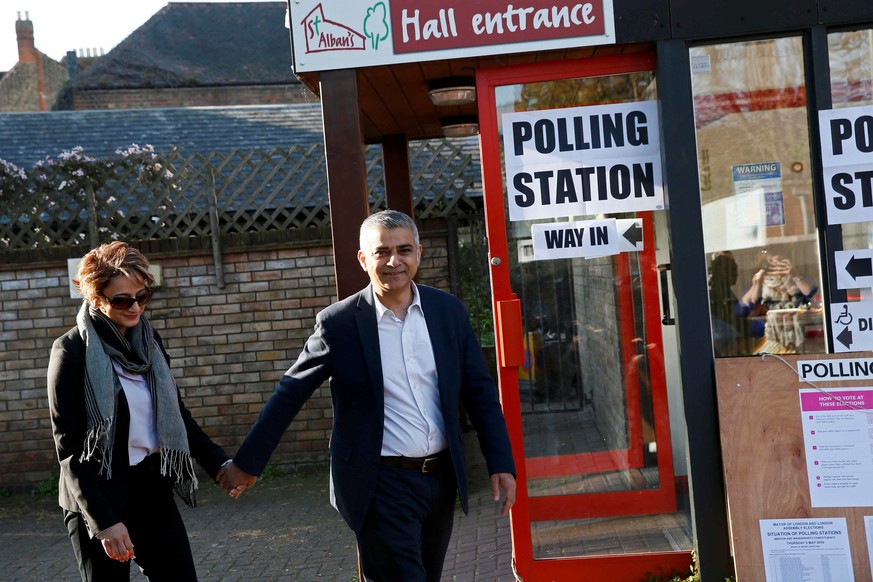 Südlondon, gestern Freitag, Wahltag: Sadiq Khan und seine Frau haben soeben gewählt.