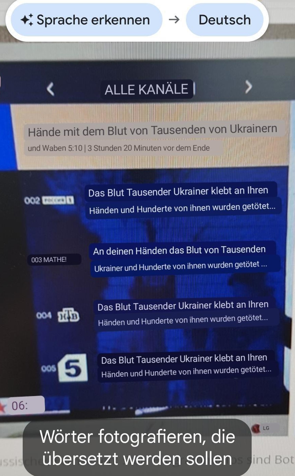 Das Original-Bild wurde von uns per Google Lens übersetzt: Die TV-Hacker verbreiten über die Programminformationen die Botschaft: «Das Blut Tausender Ukrainer und Hunderter ihrer getöteten Kinder kleb ...