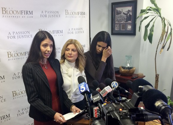 Former model Faviola Dadis, left, reads from a statement at a news conference with her attorney, Lisa Bloom, center, in Los Angeles Monday, March 19, 2018. Dadis, an aspiring actress says she was 17 w ...